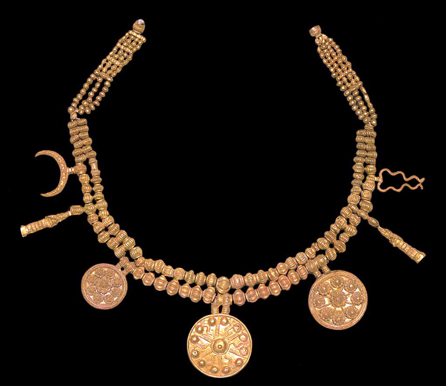 Золото, чеканка, гравировка. 1900 - 1800 до н.э.  Метрополитен Нью-Йорк

